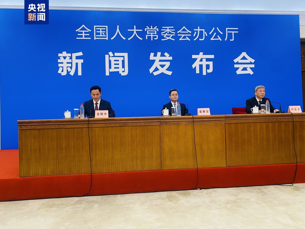 十四届人大常委会第十二次会议审议通过了近年来力度最大的化债举措：10万亿巨额化债