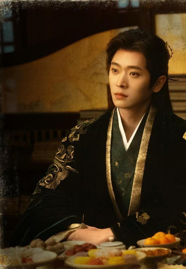 丞磊[超话] CL丞磊成何体统 CL丞磊夏侯澹冬有雪花飘落  春有万物复苏  而