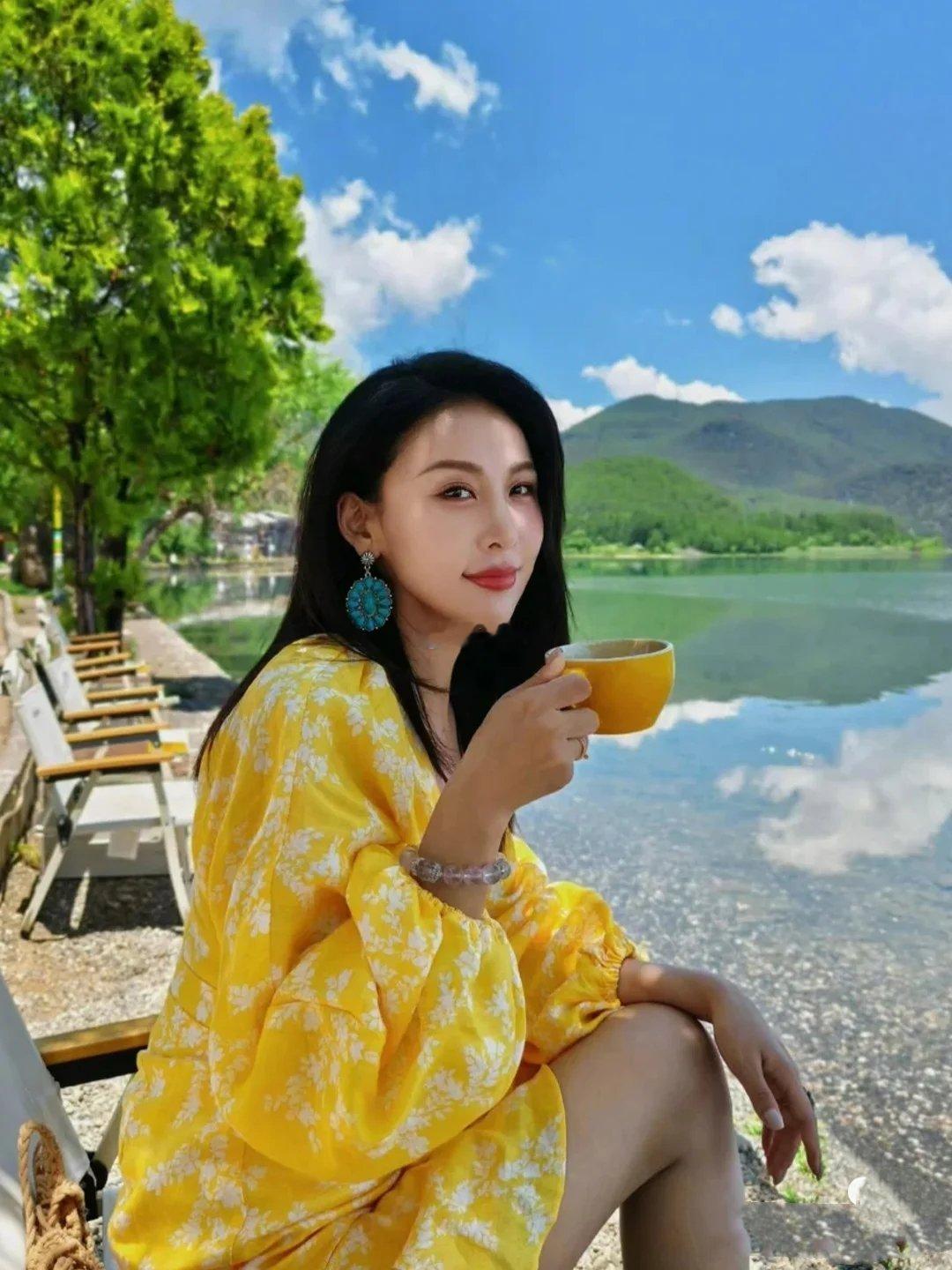 都说她当年底子绝佳，演技身段样样拔尖，本该稳稳登顶娱乐圈一姐，所有人都得往后排。