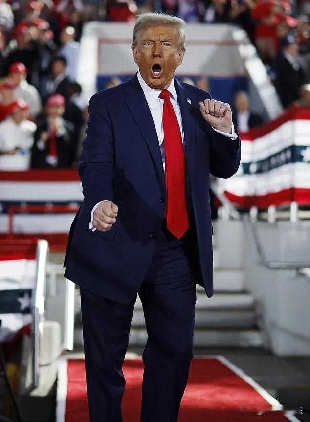 大选夜前夕，78岁的特朗普在北卡罗来纳州集会上声称，他几乎不睡觉每日从早上5点工