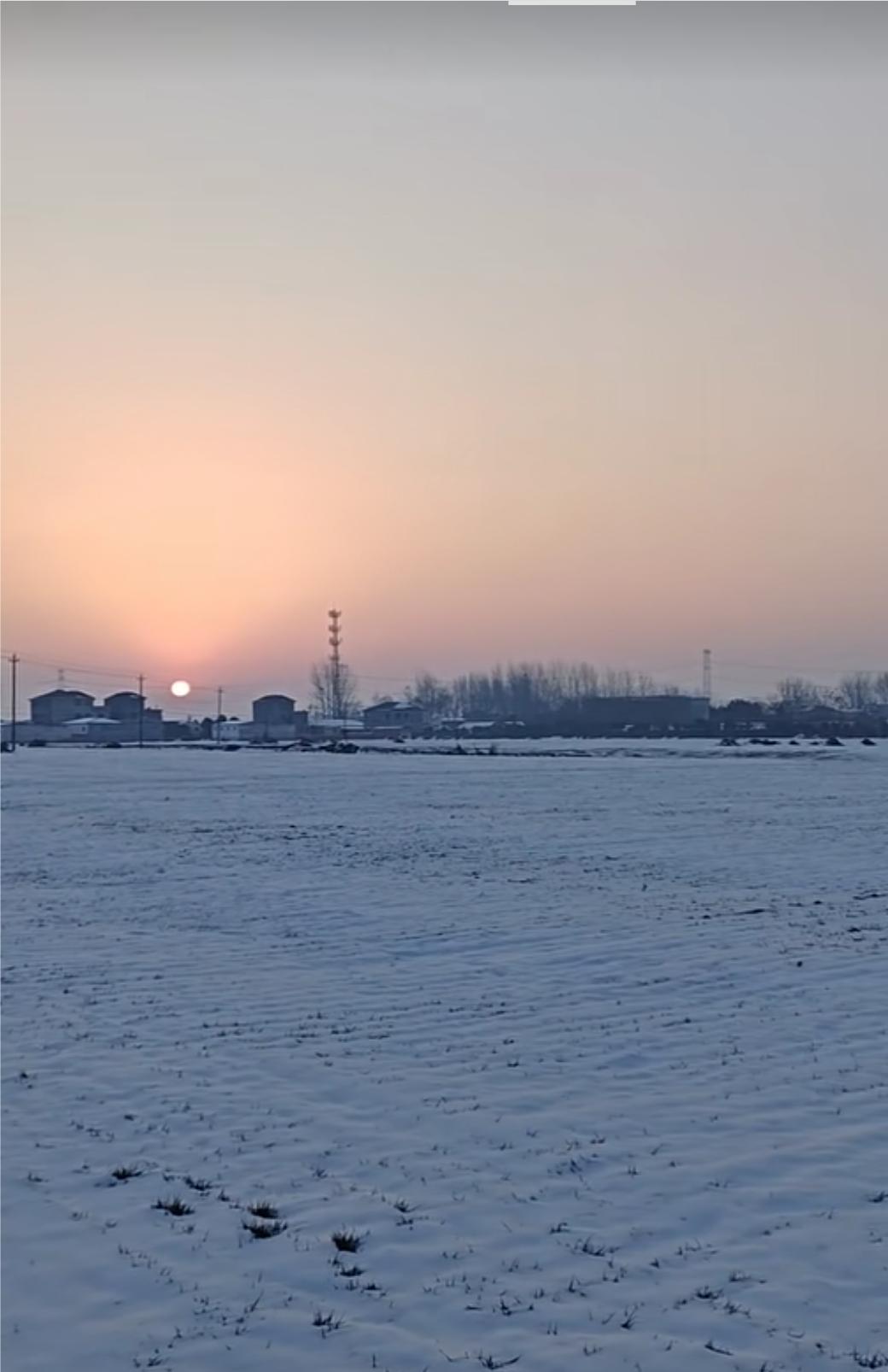 知道为什么六零七零后都特别的爱孩子吗？

那是因为他们在弥补小时候的自己，六零七