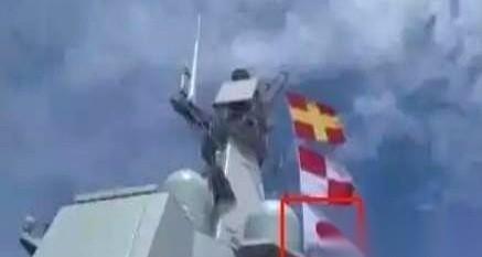 国产航母山东舰首次试航，万众瞩目。但镜头拉近，桅杆上飘着的一面旗子，让无数人屏幕