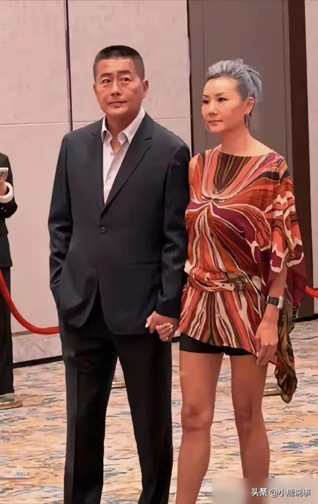 真不是我吹，高曙光这一辈子，
活成了多少男人的天花板。
年轻时娶了国民女神江珊，