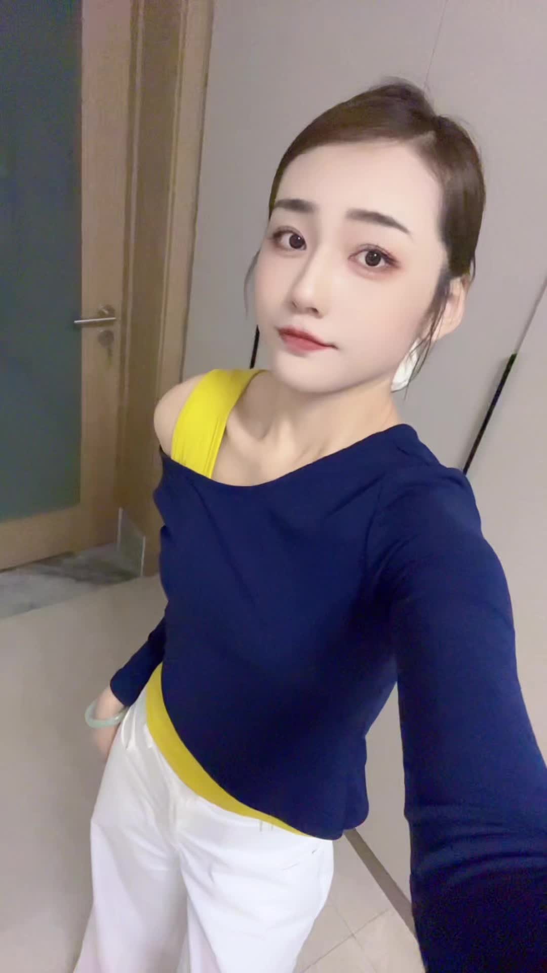 是呀  先取悦自己  在照顾别人 希望你永远干净纯粹自由快乐
