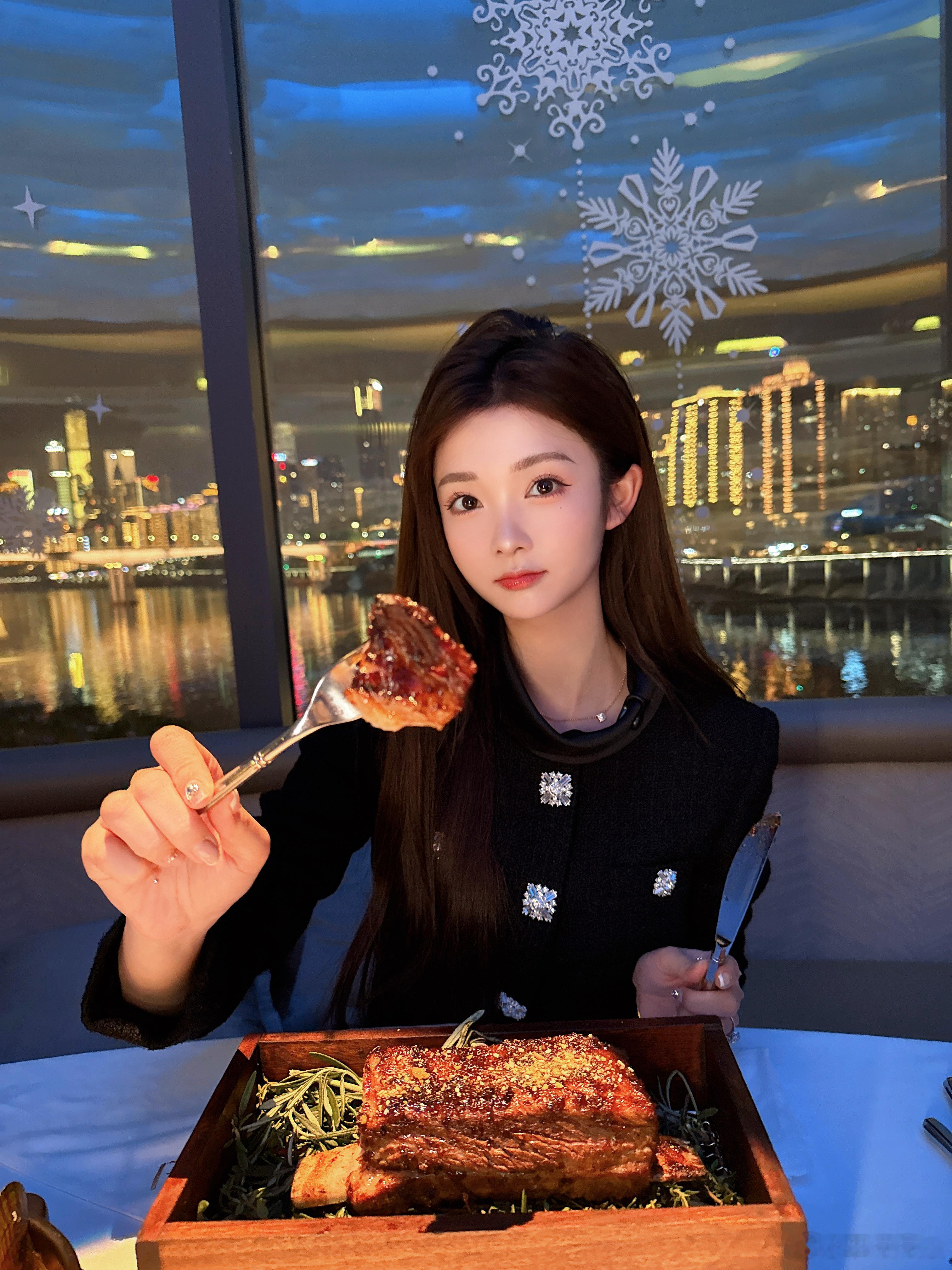 有人总说自己过得不好，一上秤却又胖了不少。 