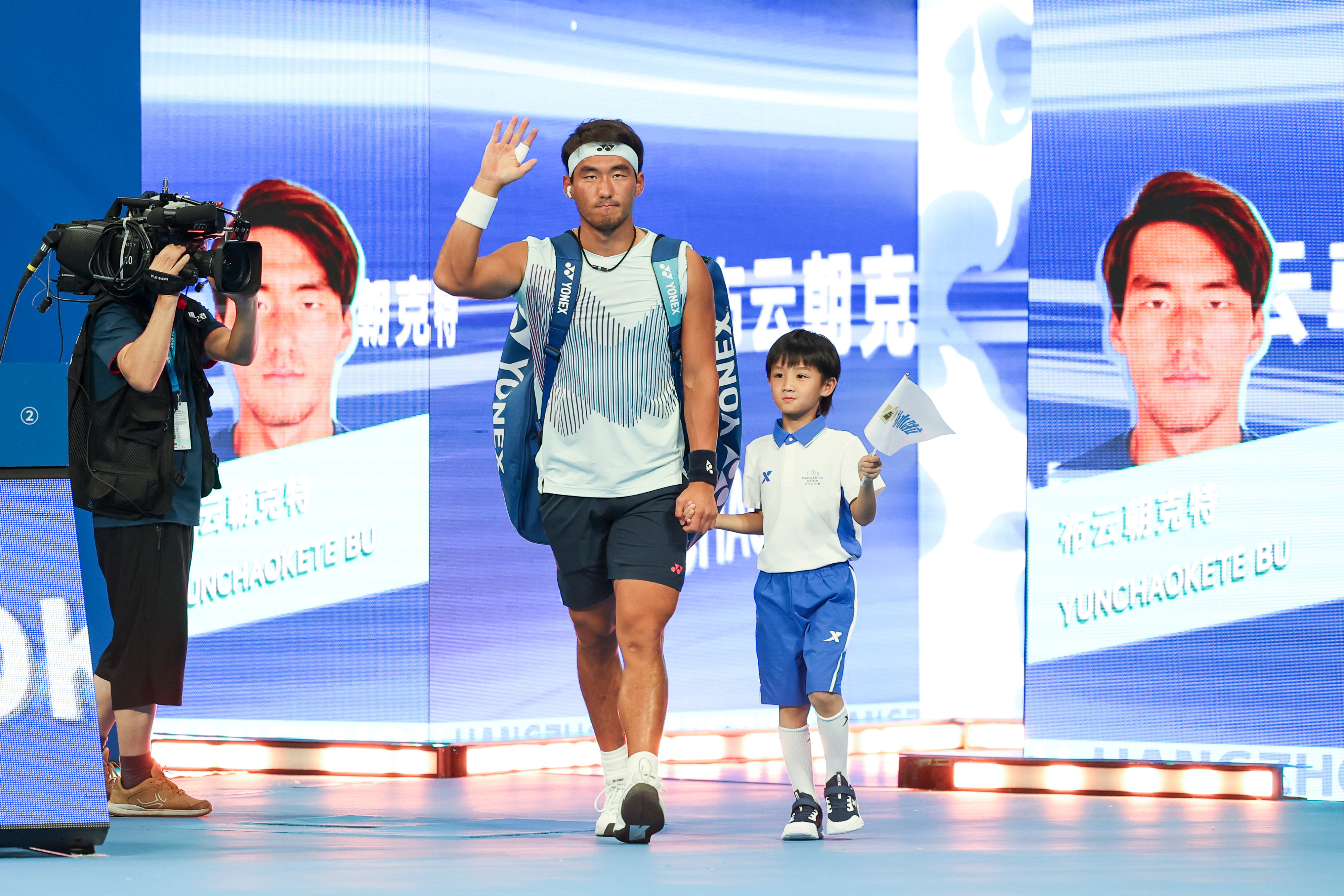 #杭州赛布云朝克特进八强# 小布真的太硬了！！！杭州公开赛男单第二轮焦点战，面对