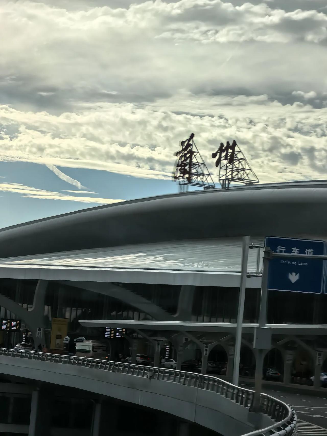 AI复盘：华胜天成A股本周走势分析及展望

一、本周行情概览

本周（7月6日—