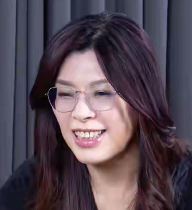 这反差，有点太大了！

侯友宜缺席郑丽文就职仪式，给出的理由是市政行程多，让人目