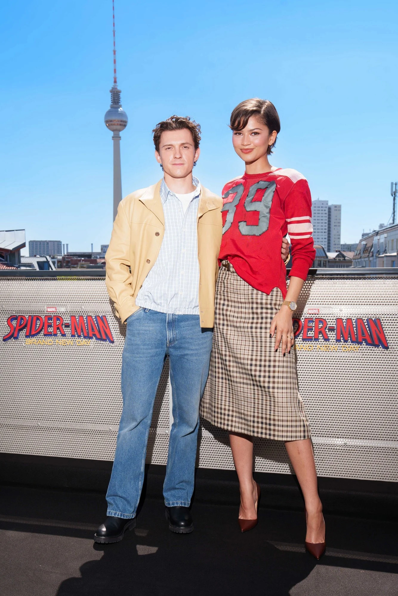 养眼~~夫妻档荷兰弟Tom Holland和Zendaya共同亮相蜘蛛侠：崭新之