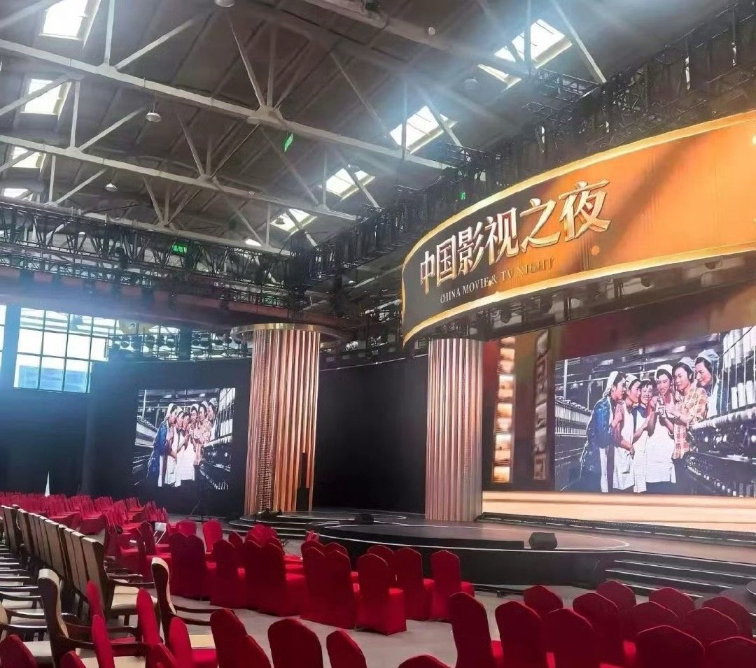 中国影视之夜 迪丽热巴 哇哇塞，期待演员迪丽热巴迪丽热巴