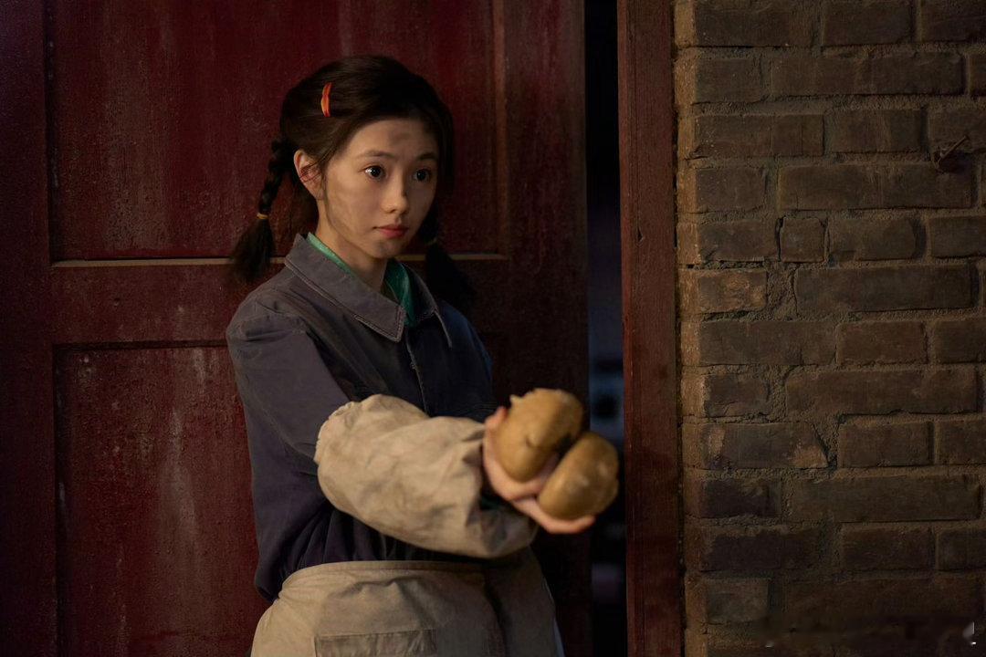 拼豆拼出了真的刘浩存 好想拥有同款小娥拼豆啊！完全就是从一个萌物等比例放大成另一