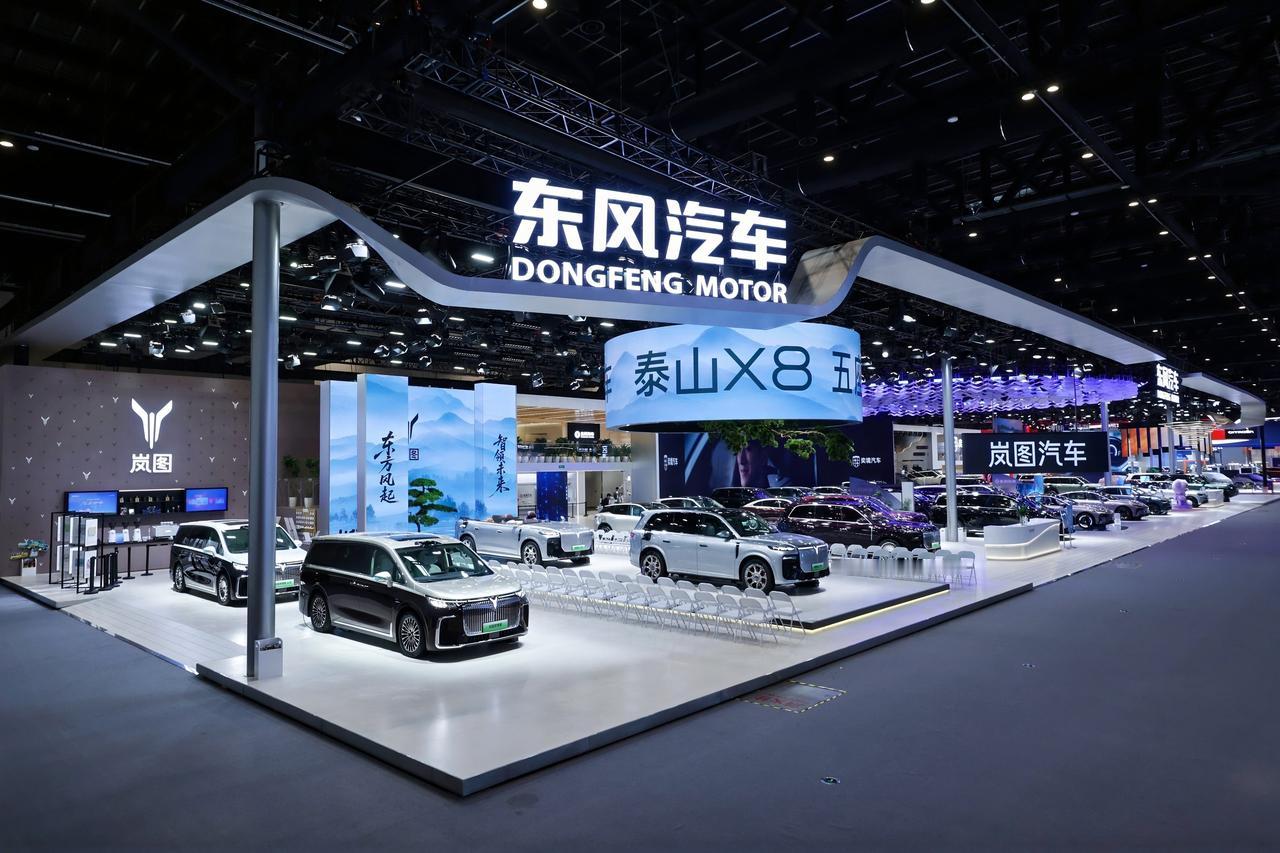 白衣护航健康，东风护航出行
医师看车团 走进2026北京车展东风汽车展台
沉浸式