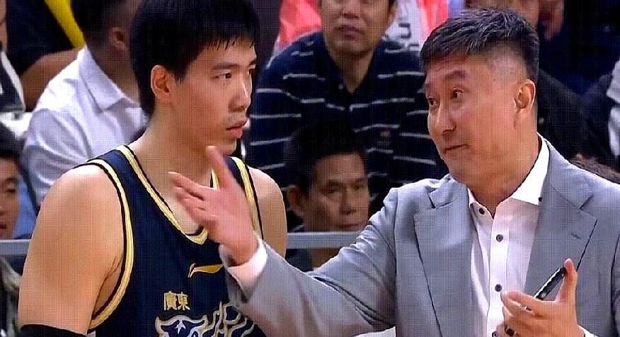 杜锋真把焦泊乔骂哭了，全国直播。

前脚打辽宁，焦泊乔4失误4犯规，杜锋指着鼻子