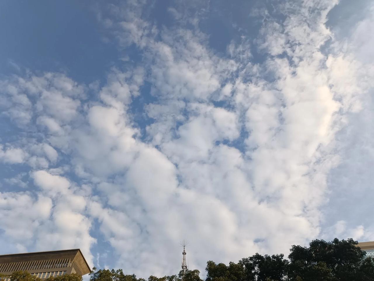 真快，上周还3400，这周就站上了3600。
离去年高点3670近在咫尺，离牛市