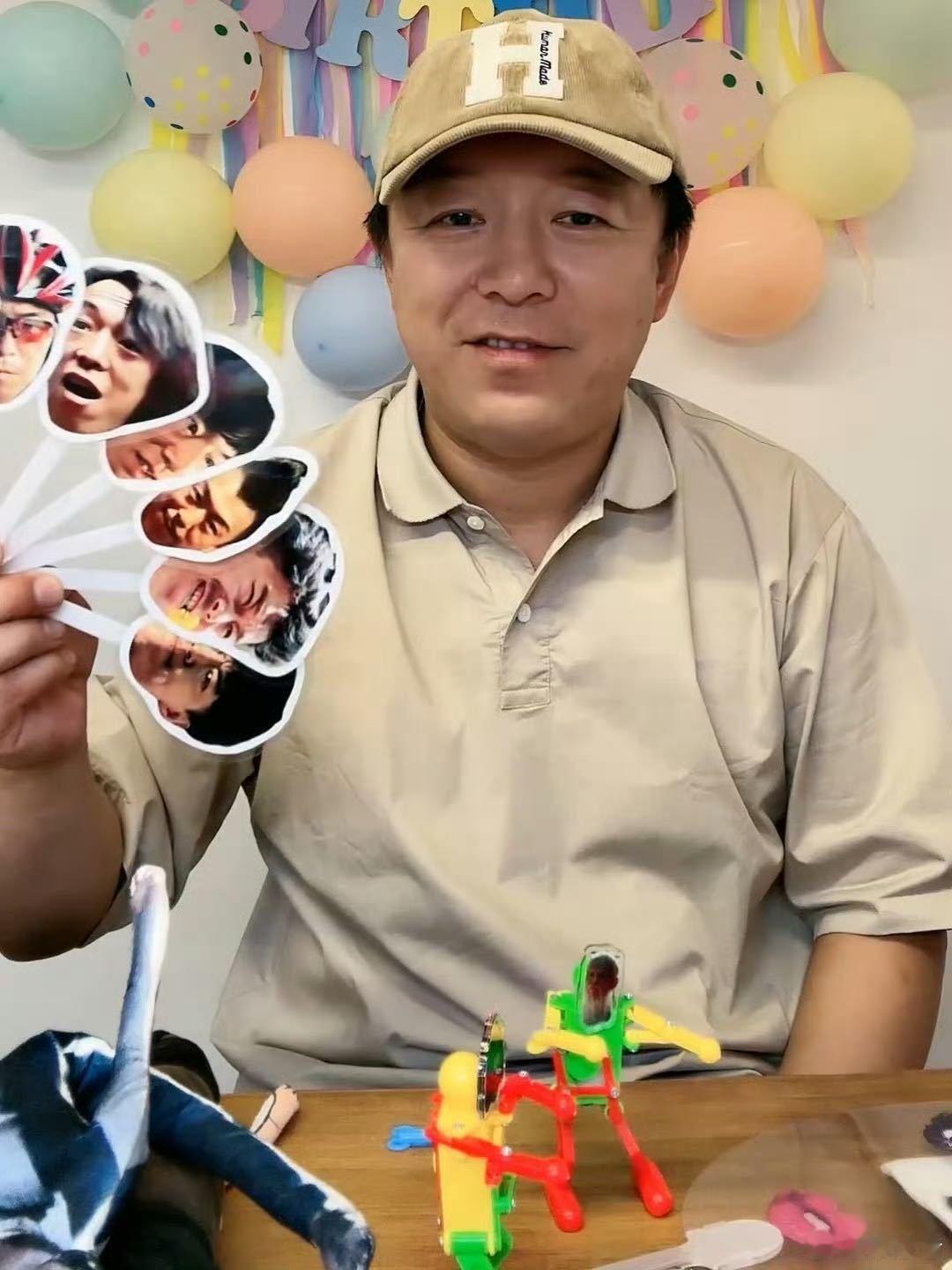 黄渤生日基础整活就不基础 黄渤从影 25 周年生日直播笑料足！00 后员工送角色