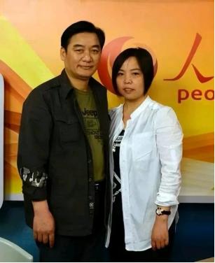 1985年，安徽21岁战士壮烈牺牲，战友方海鹰放弃上军校，替他尽孝，父母感动得泪