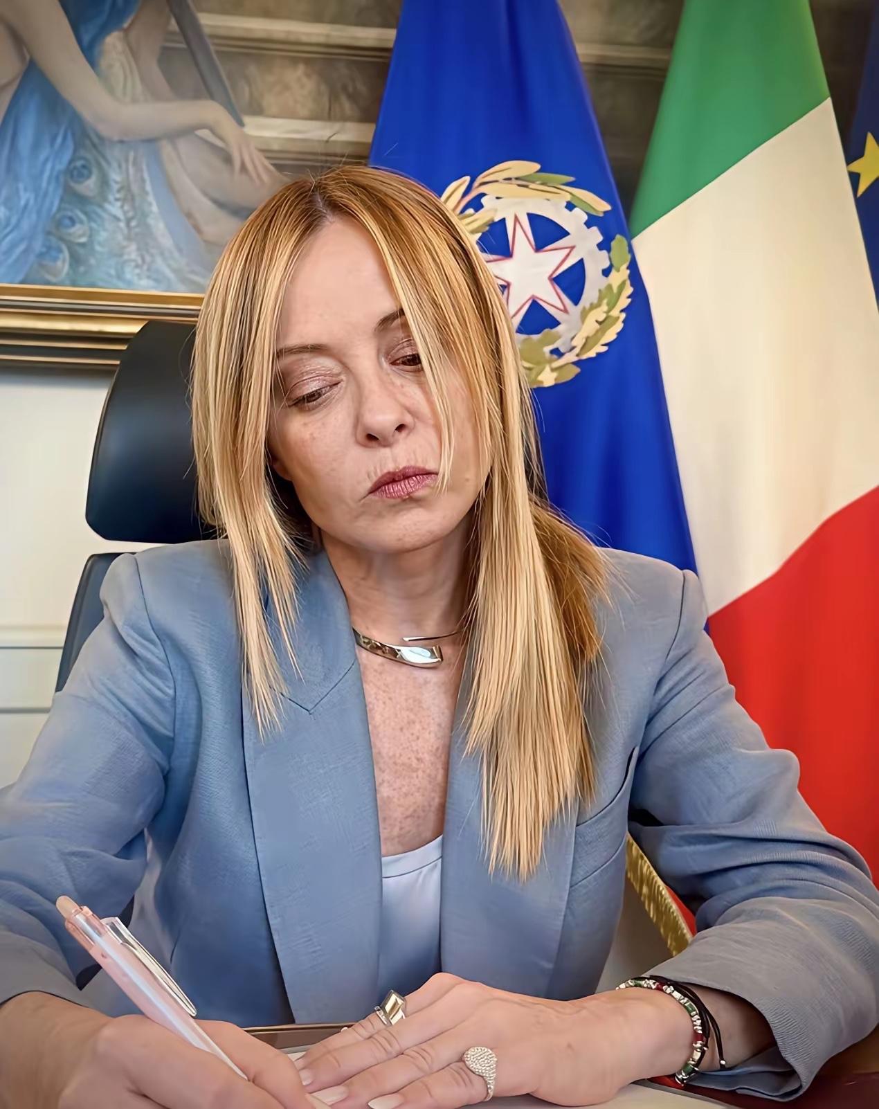 梅洛尼才四十多岁，但整体给人的感觉，她呈现出来的状态，跟年龄不相符，更加衰老，看