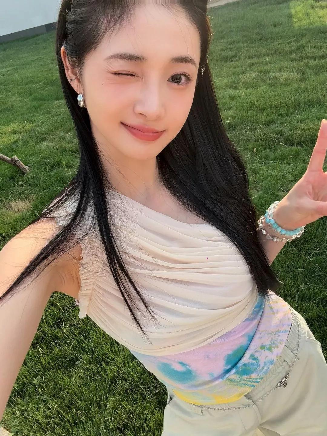 新鲜美美滴小周[飞吻]
周洁琼 娱乐