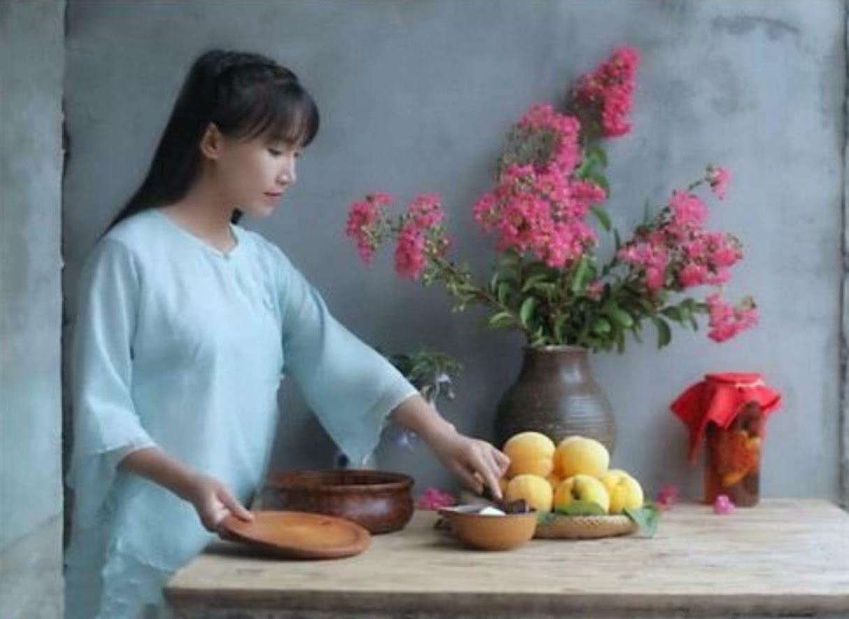 李子柒一回归又是顶流。
几年前，李子柒得到了国家级媒体的高度赞誉，我就是那个时候