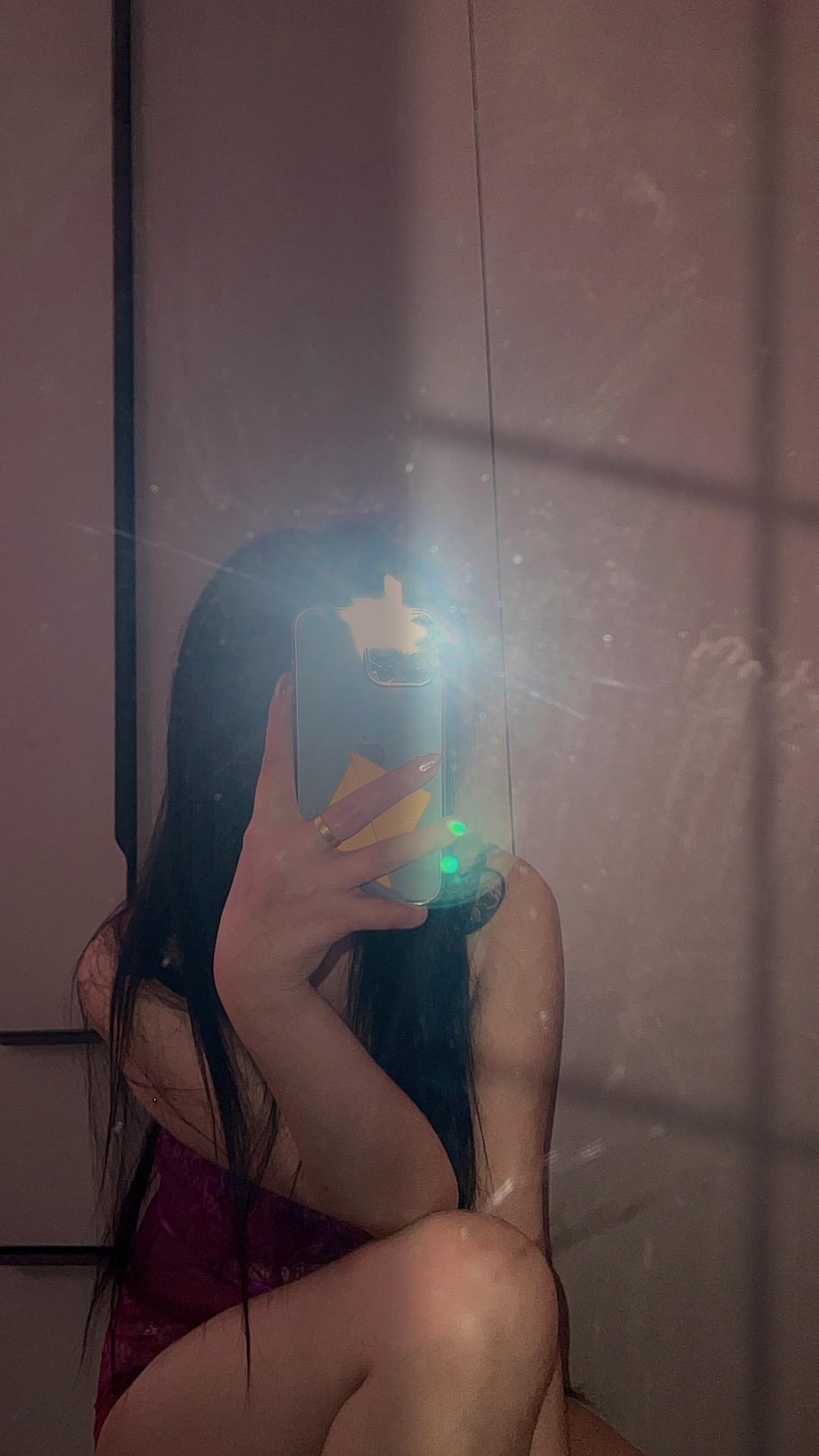 人这一生太短，爱上什么都不为过，放弃什么都不算错。希望你我阳光明媚 坦荡切真诚