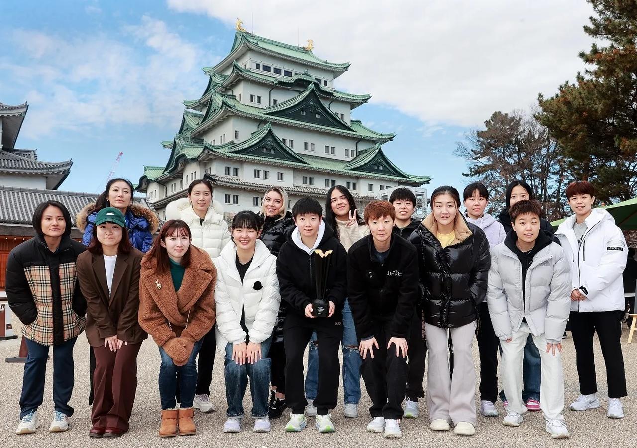 #wtt名古屋女子总决赛2023#
12月14日，赛前拍照，都好漂亮啊！A.迪亚