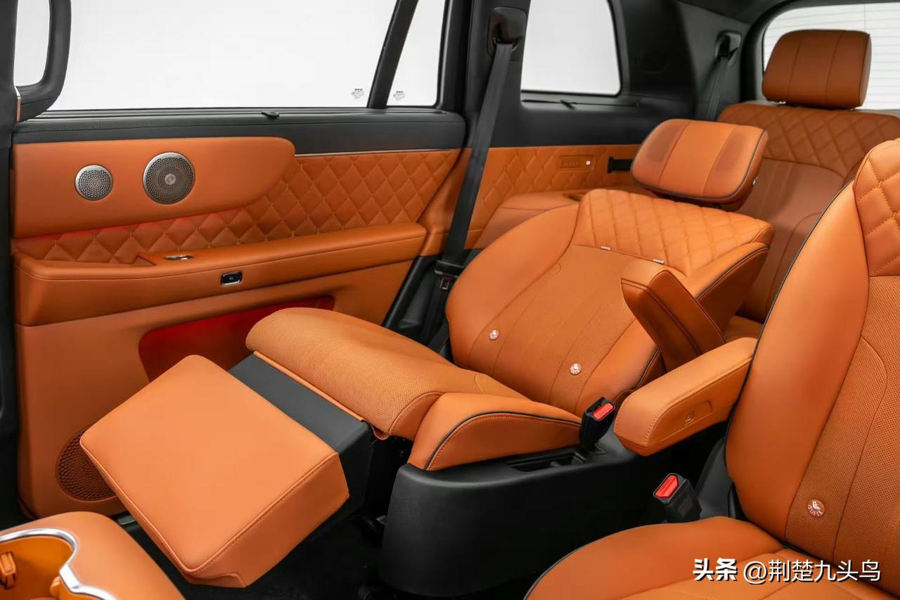 作为长城集团的旗舰级9系SUV，魏牌V9X这两天可太火了，实车我已经帮你们看过了