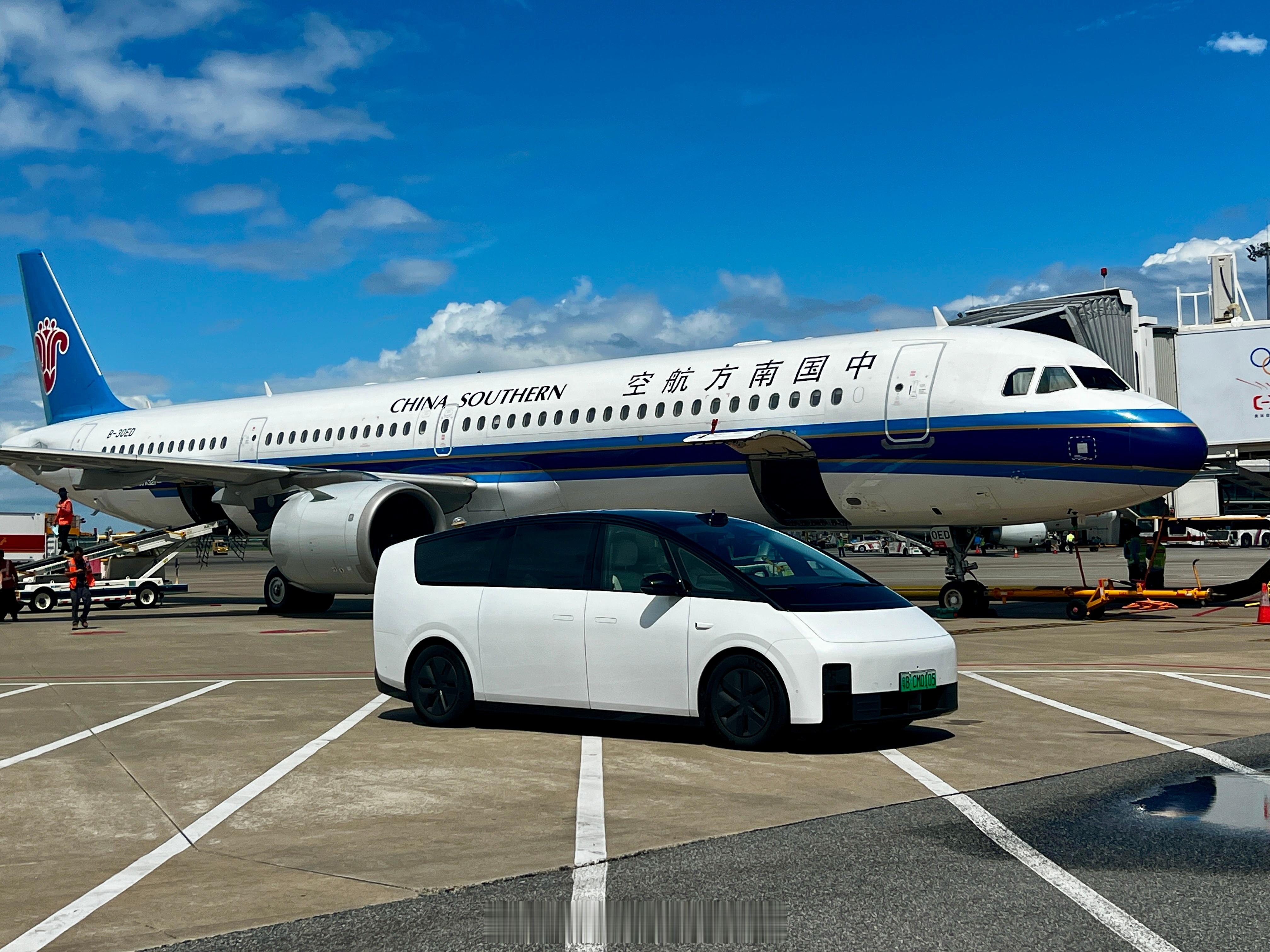 慢慢的大家会发现理想汽车 的方方面面，又重新回到了正确的轨道上，这帮家伙的纠错能