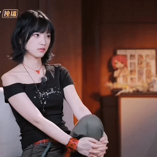 黄灿灿生活里是一个没有形状的人 黄灿灿坦言自己生活里没有固定模样，怎么舒服怎么来