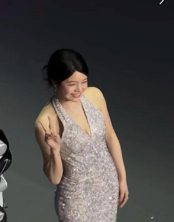 陈⁠妍希胖了不﻿少，肉都挤成一堆‎‏﻿了！‎‏ 