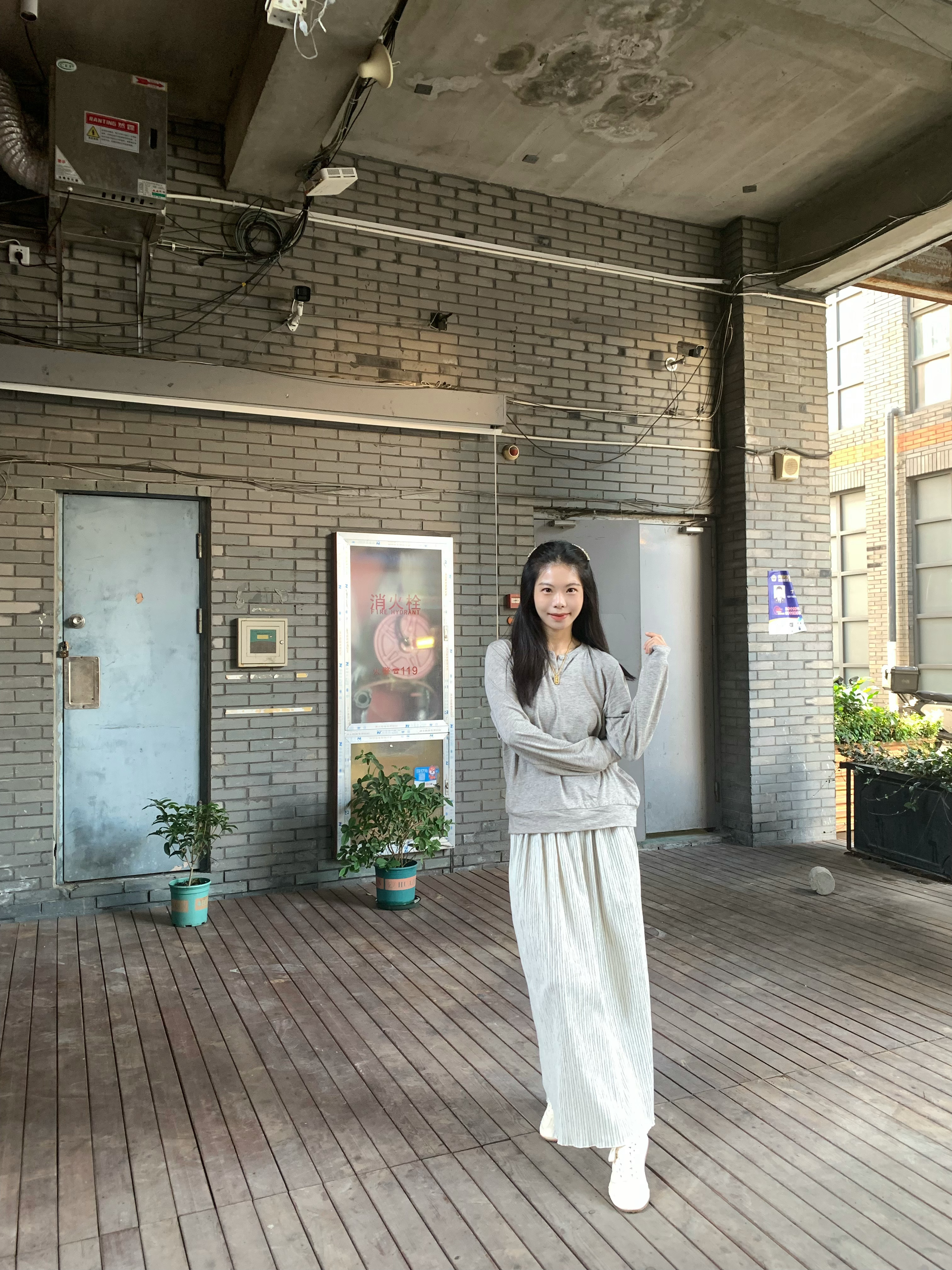 穿搭ootd小yao穿搭给生活加点flow沉浸式入秋早秋松弛感｜灰调温柔懒人穿搭
