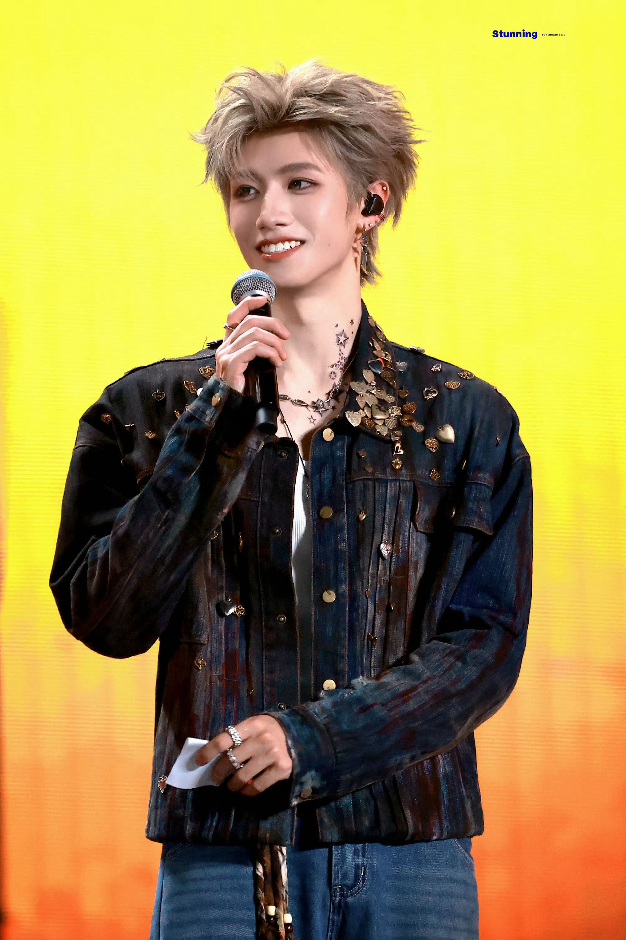 劳保丝也配和一番队长朱志鑫相提并论？赶紧回家洗洗睡吧，朱志鑫堂堂正正的一番。棍宝