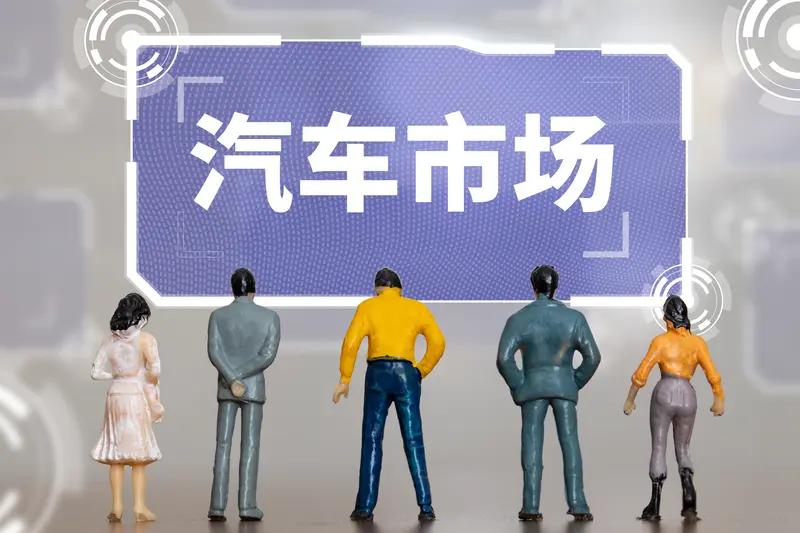 中国车企首次突破产销量1亿大关这一里程碑式的成就如同一束耀眼的光芒，照亮了中国汽