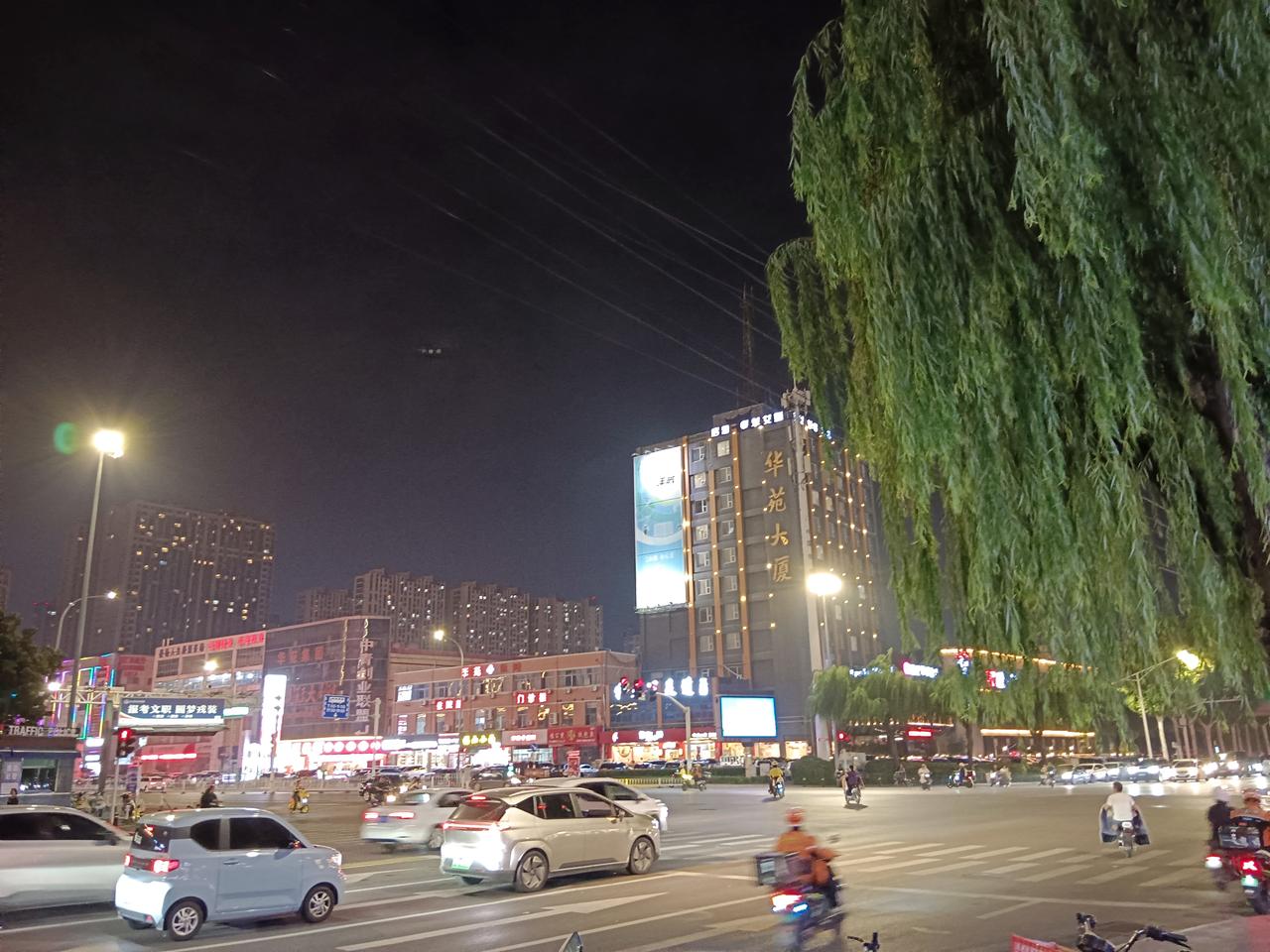 暂借秋风染双鬓，暮雨又来添泪痕。
​水边白鹭待鱼动，夜色不及相思深。
     