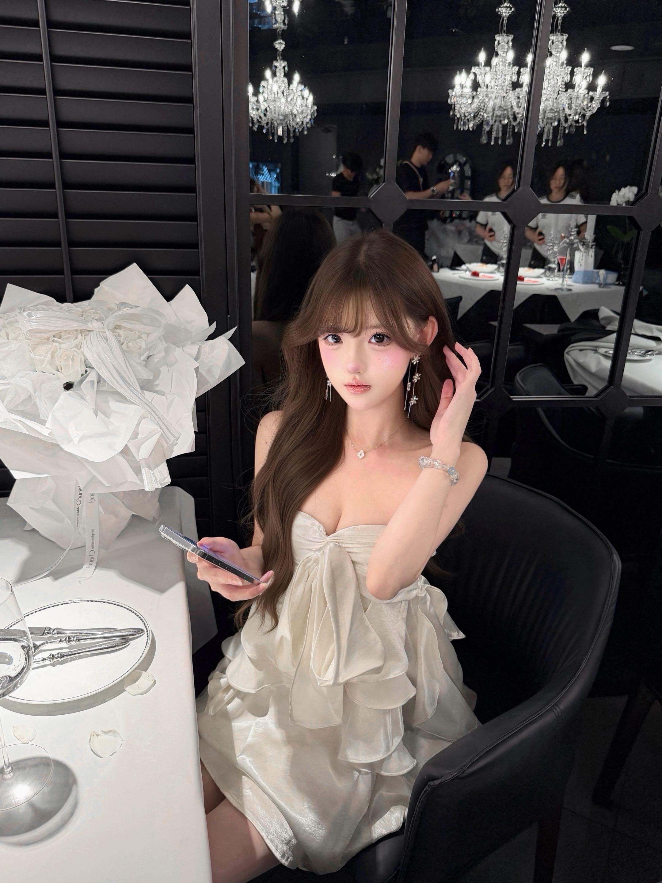 你准备待多久 我是该准备苦艾酒 还是缠绵我一生的苦爱久