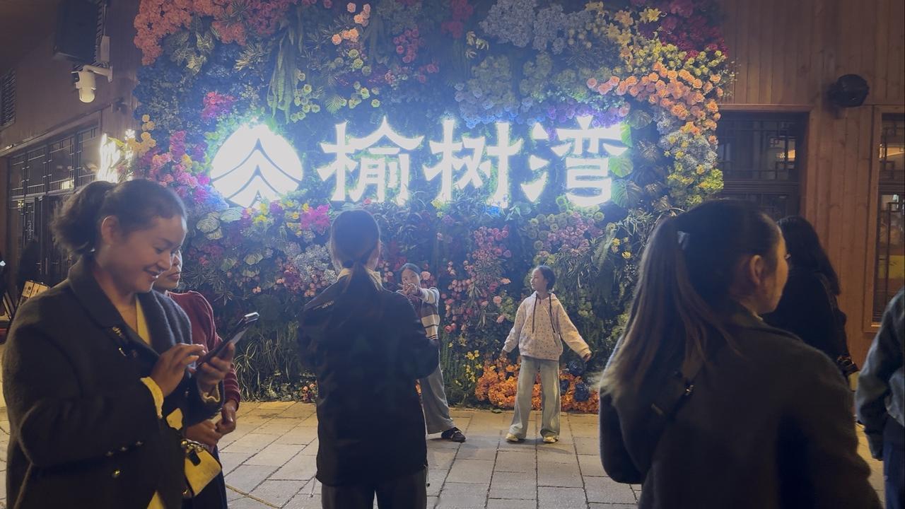 夜游怀化榆树湾·青春广场，被这座不夜城震撼到了！榆树湾·青春广场彻底刷新了我对湘