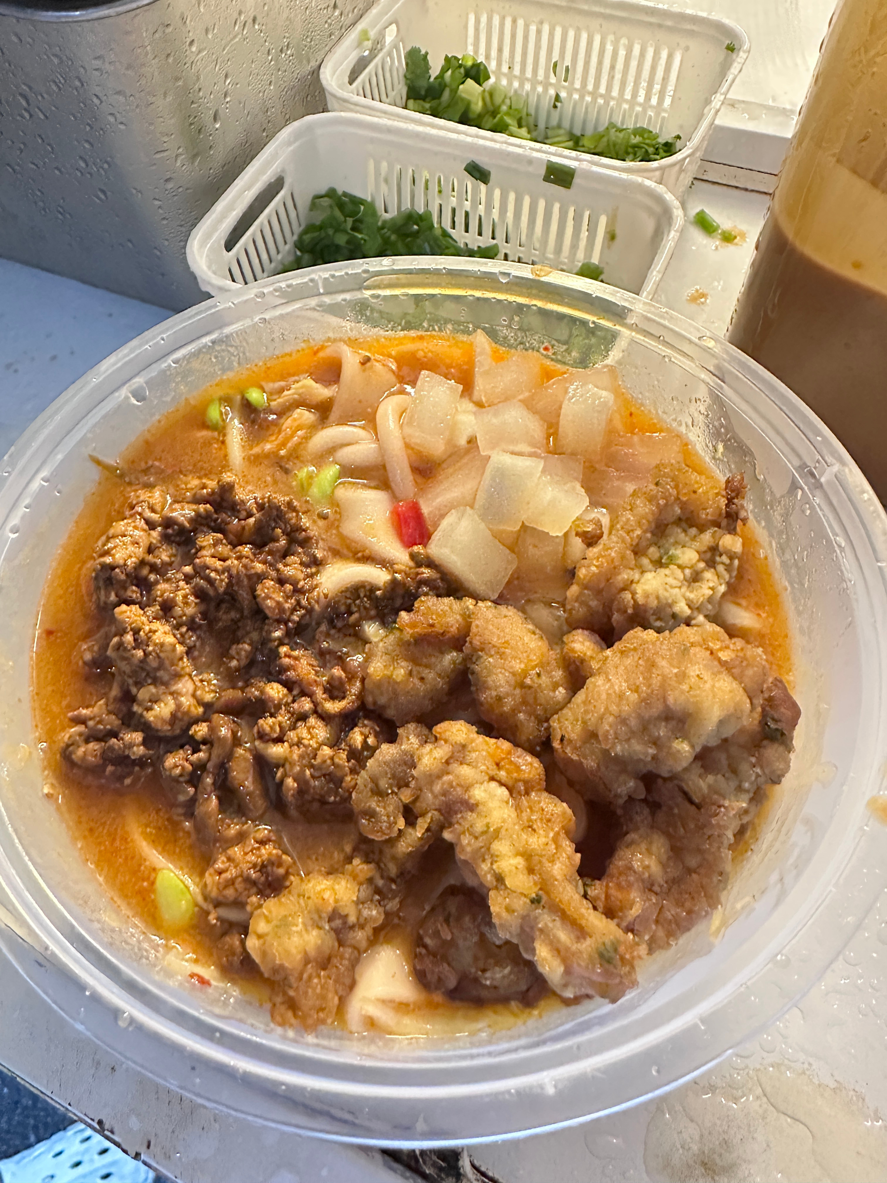 浓郁麻酱裹满每一根土豆粉爽滑Q弹，嗦一口直接香迷糊 