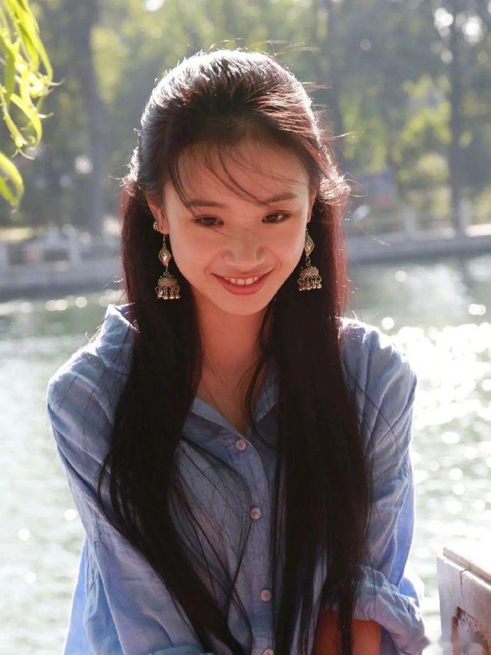 #少女时期的李梦##李梦 清纯女大生# 原来疯批美人长公主的少女时期还有这么文艺