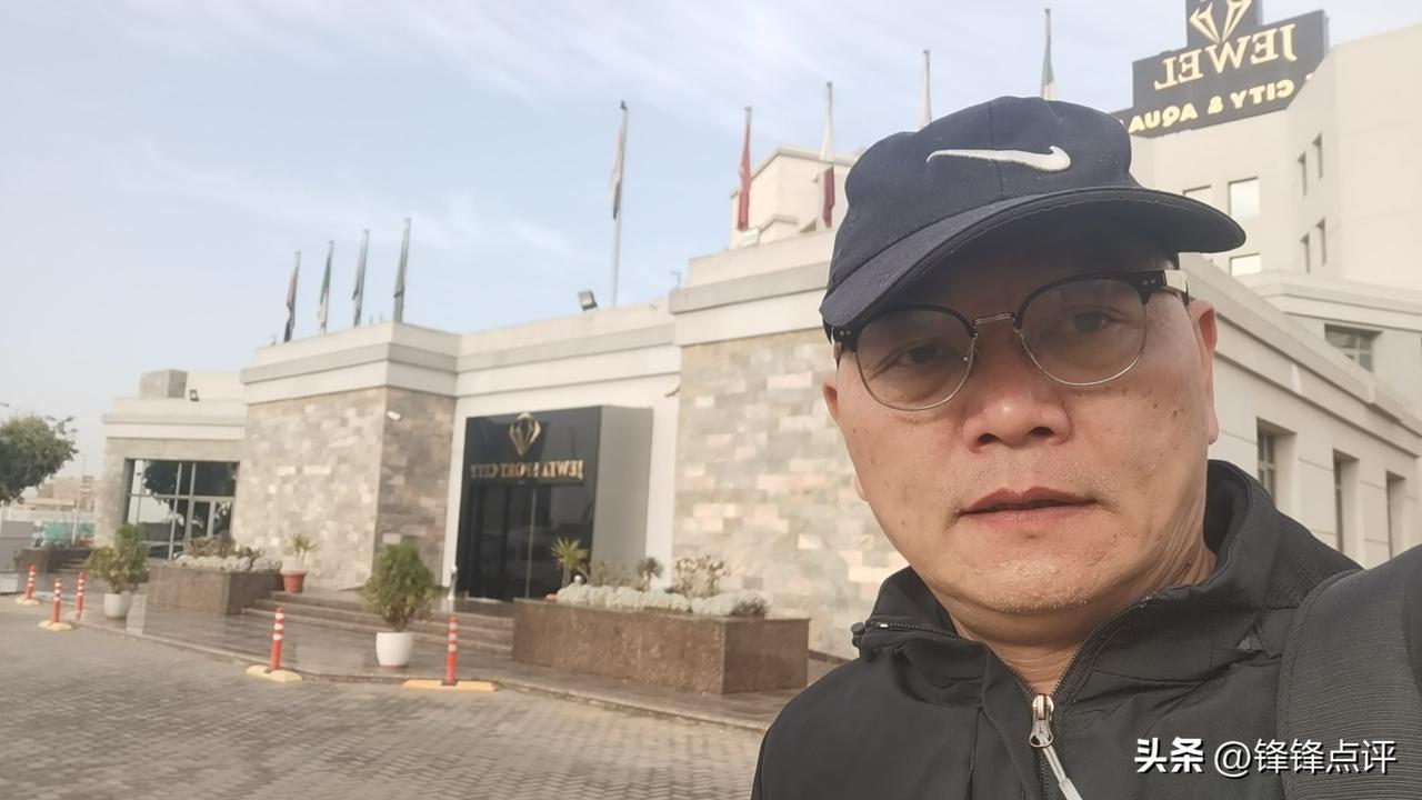 出国旅游总是会走进一个很有趣的圈圈。就是刚刚到埃及，到哪里都是拍拍拍！哈哈，巴不