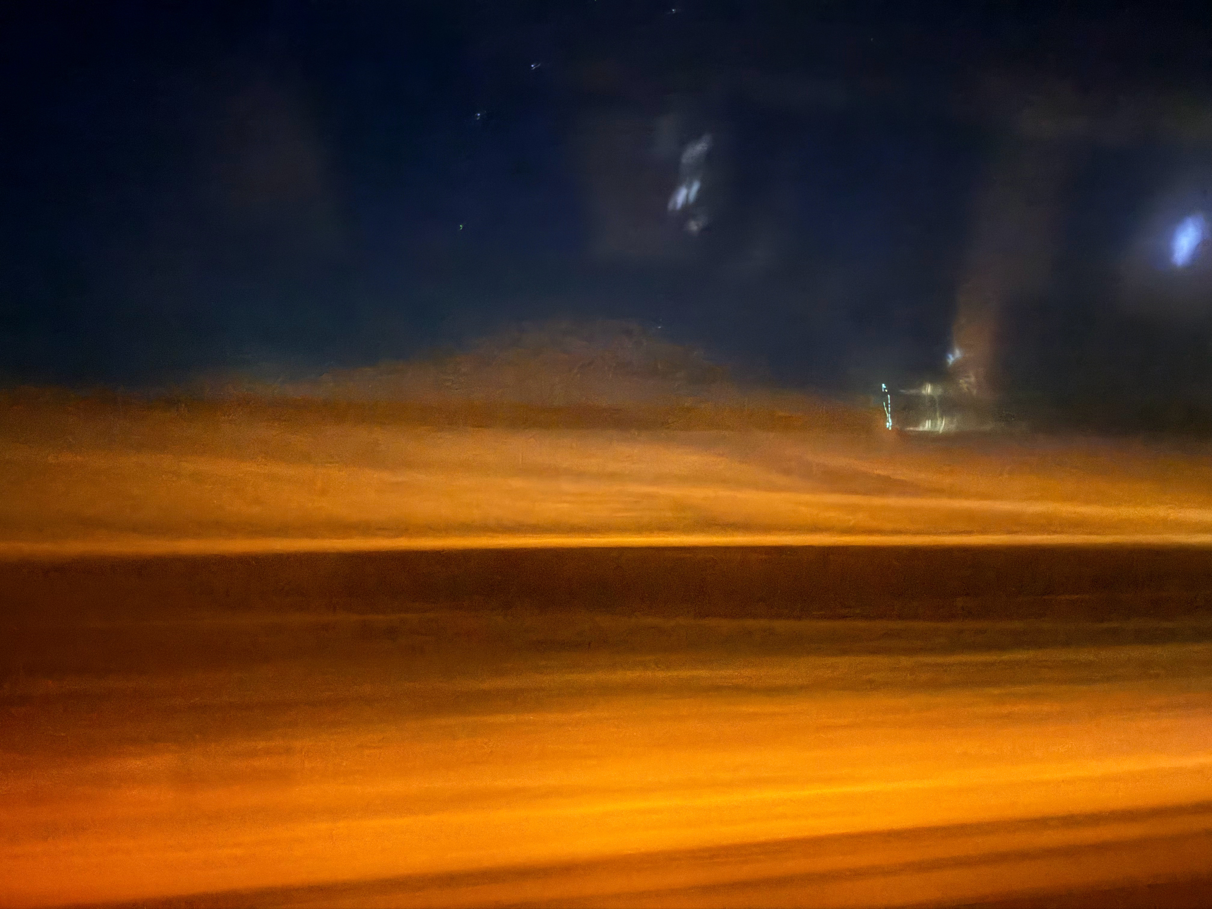 雪地在没有光的时候，也看不见。 