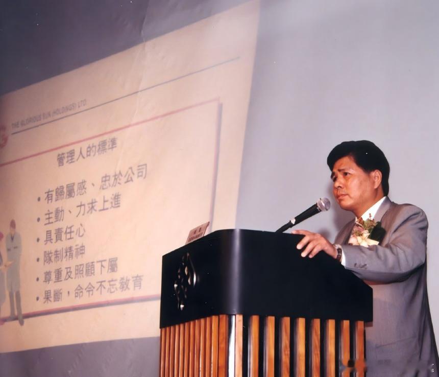 真维斯杨勋的兼善理想  从6小时夜渡到60亿商业王国：一个时代的逆袭史诗1972