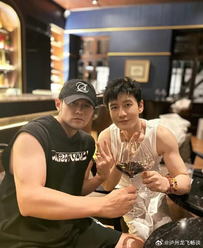 周杰伦黄晓明王俊凯中餐厅同框合照周杰伦黄晓明王俊凯同框合照梦幻同框来袭！周杰伦、