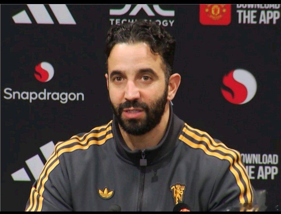 12月29日讯 英超联赛第19轮，曼联将在主场迎战狼队。赛前，曼联主教练阿莫林出