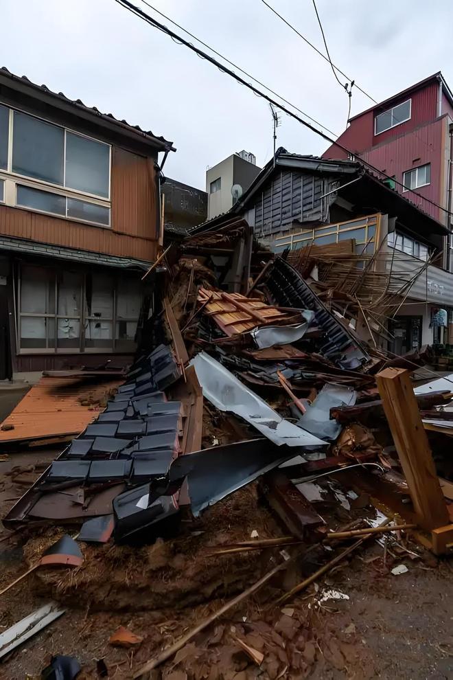 日本灭国级地震预警：比地质灾难更可怕的，是人心的崩塌
 
4月21日，日本东北部