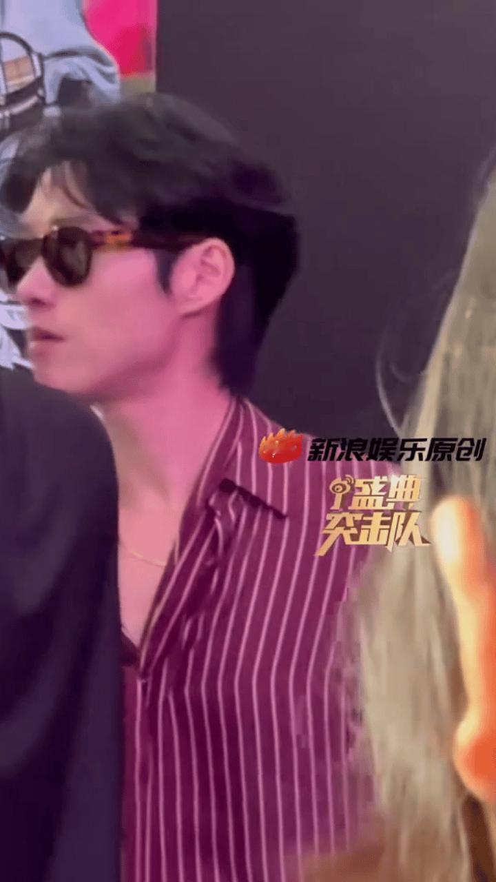魏大勋这个状态也太好了今天杂志周年party现场媒体们的抓拍 ​​​