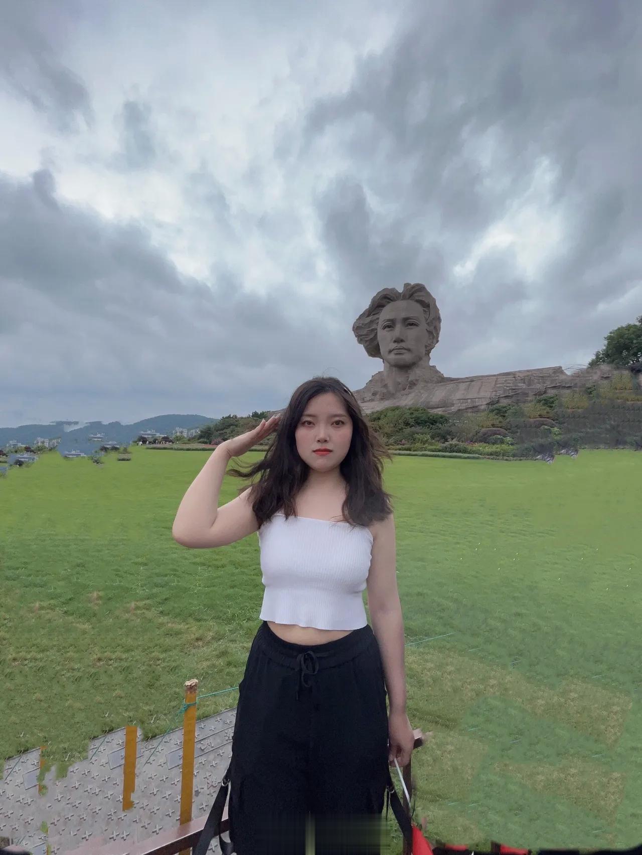 人美心善，三观正的小姐姐 ​​​