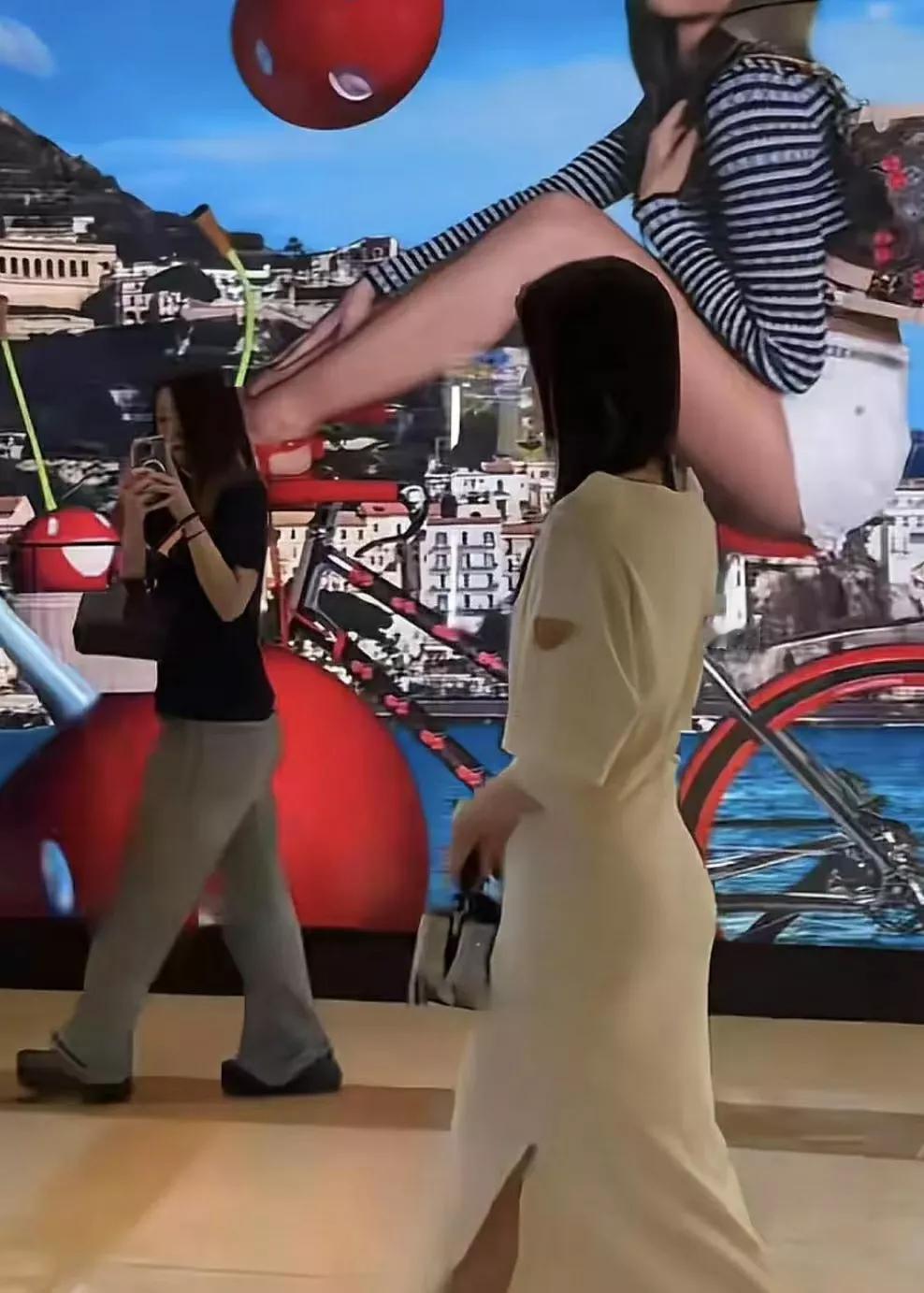 韩国知名女星全智贤现身中国澳门，出席当地LV新店的开业典礼
身为韩国公认的大美女