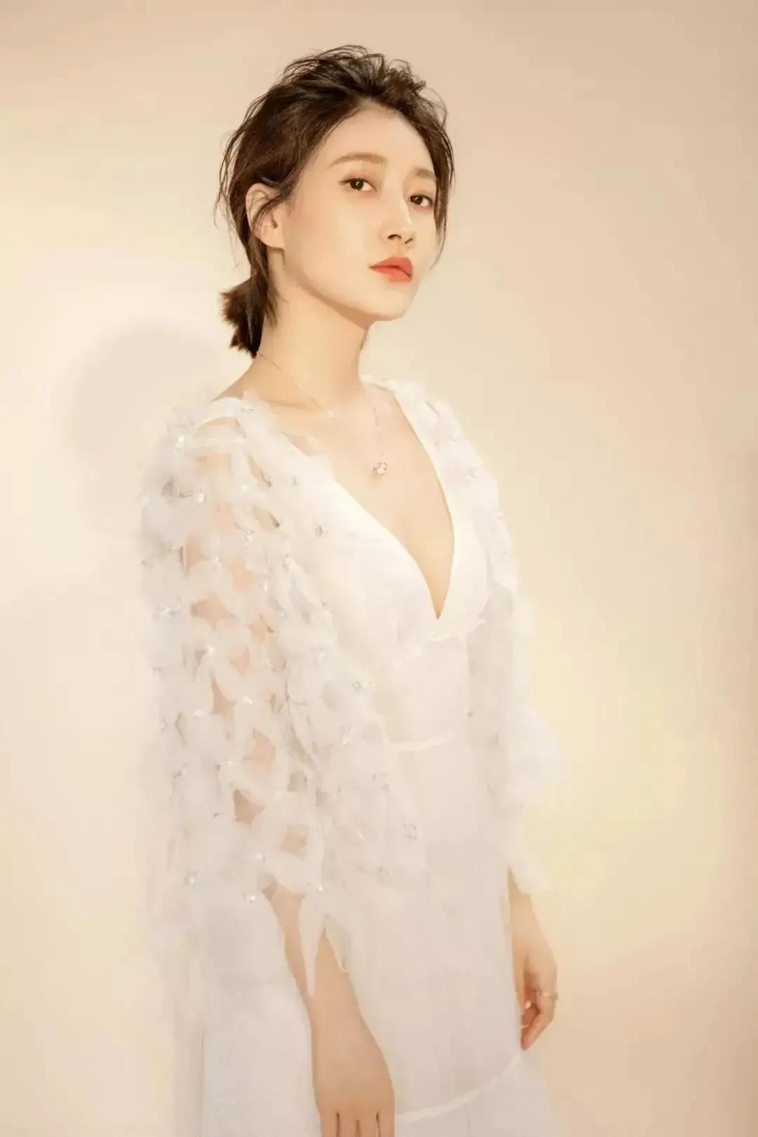 啜妮，1990年5月30日出生于北京市，中国内地影视女演员，毕业于北京电影学院表