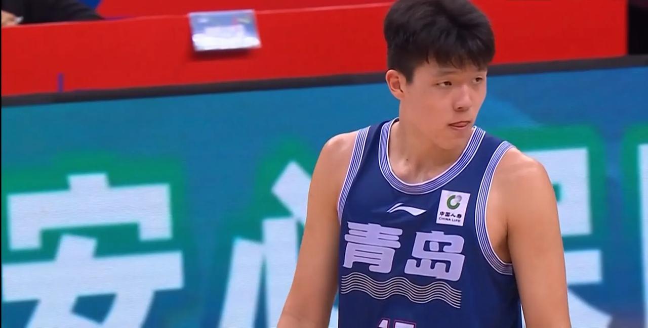 杨瀚森才是中国男篮的未来，请别将锻炼的机会拿给某些关系户！

年仅18岁的杨瀚森