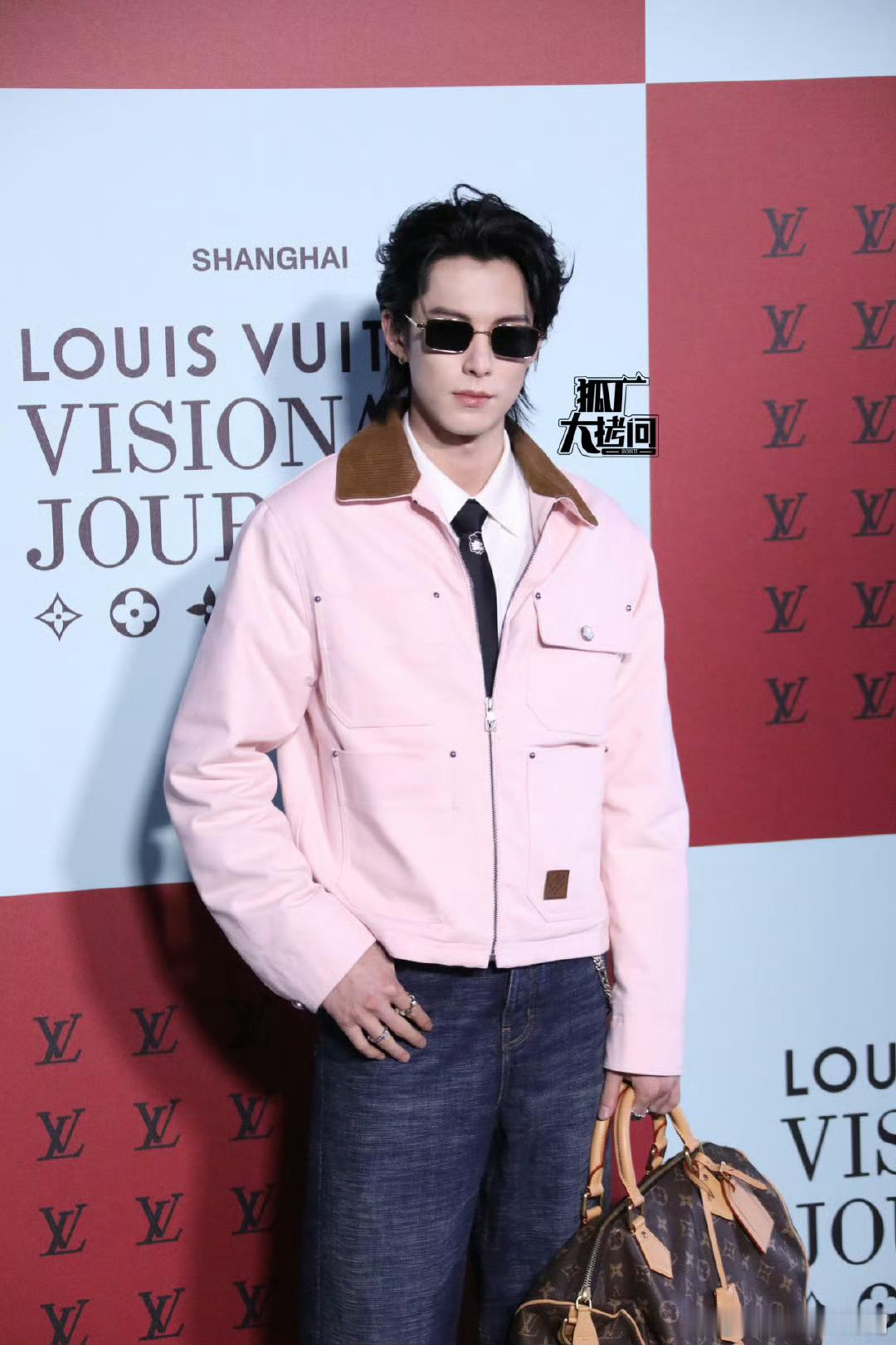 LV大秀男明星生图：王鹤棣 林一 徐明浩 龚俊 白敬亭 此沙LV大秀 ​​​