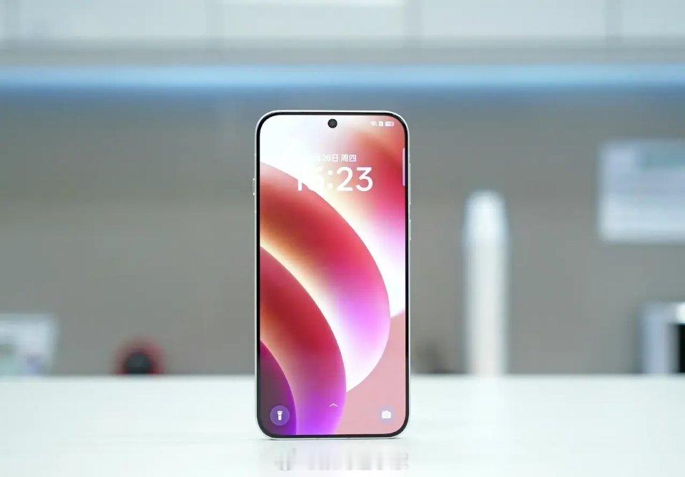 OPPO Find X8真机曝光，这正面四等边框真的超窄，库克：完了，你咋哪是O